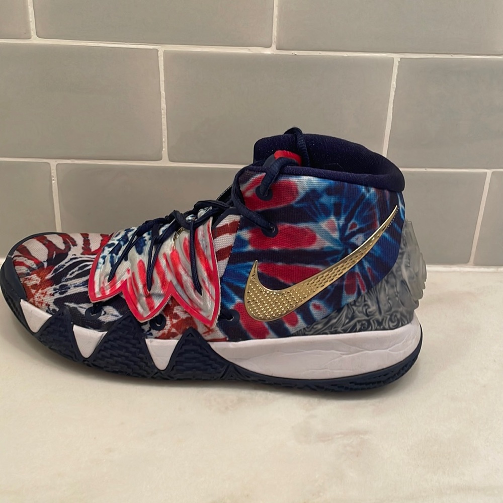 Nike Basketball Shoes / Men’s Size - 5